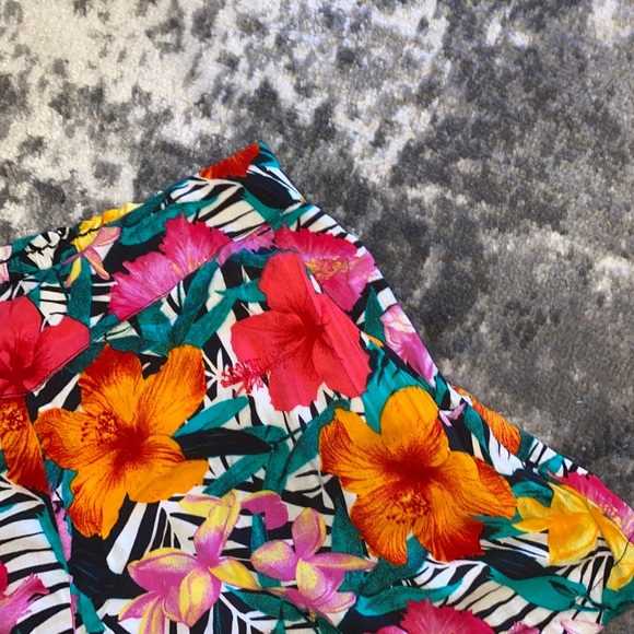 H&M Floral Shorts! - Picture 2 of 6